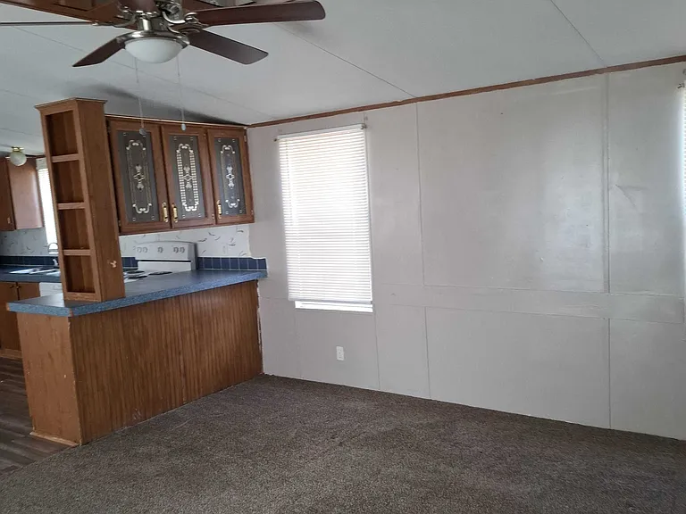 1010 E Crest Dr — Photo 3