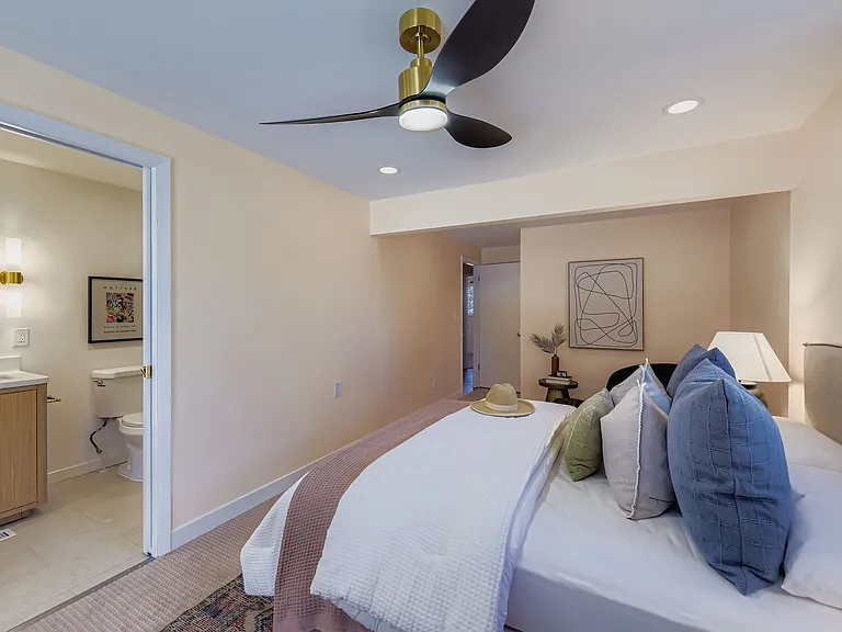4264 W Radcliff Ave — Photo 18
