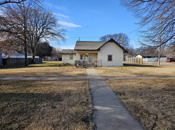 511 Howard Ave, Curtis, NE 69025