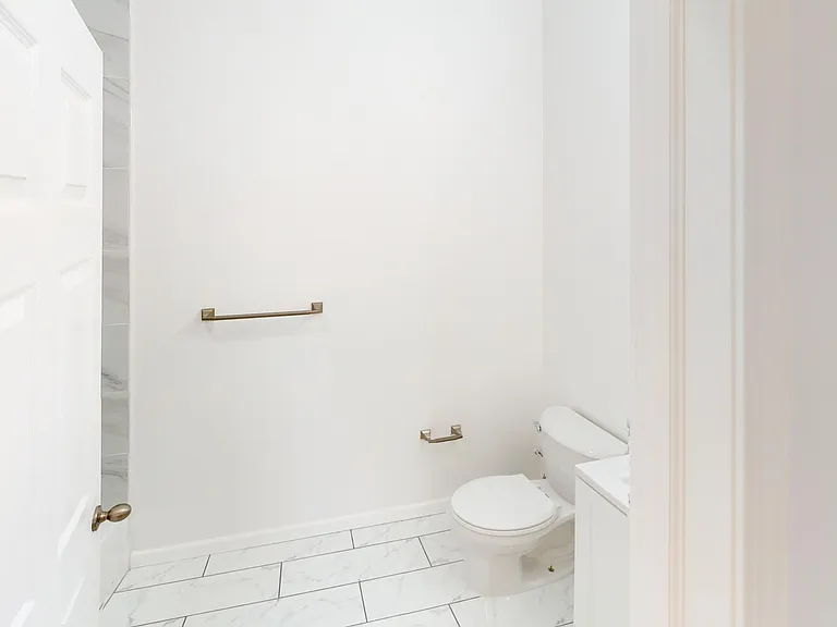 22 Clifton St #1 — Photo 7