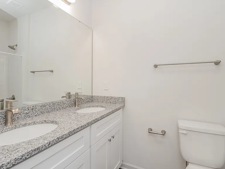 209 E Washington Ave — Photo 10
