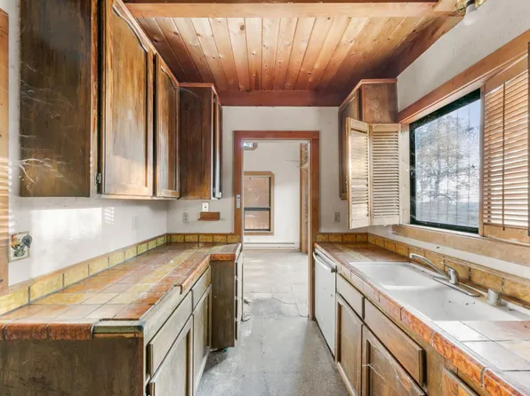 17500 Winding Oaks Rd, Grass Valley, CA 95949