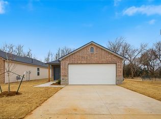 3301 Little Creek Dr, Mustang, OK 73064
