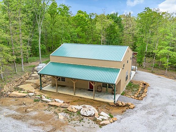 2nd image of 886 Hunters Ridge Dr