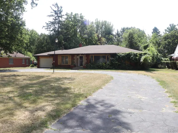23521 Lee Baker Dr, Southfield, MI 48075
