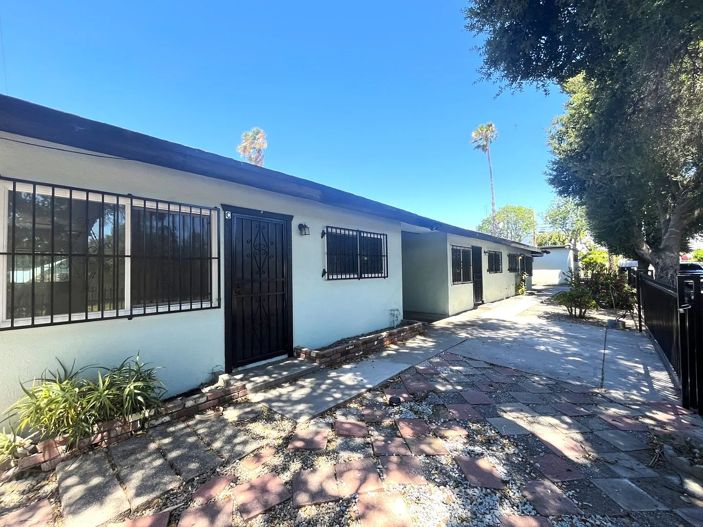 RV T 1594 B&C Sepulveda Ave — Photo 4