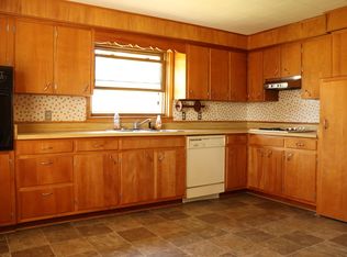 426 W Oak St, Oakland City, IN