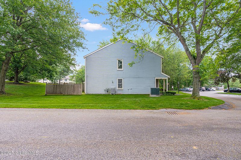 3rd image of 1 Hale Drive
