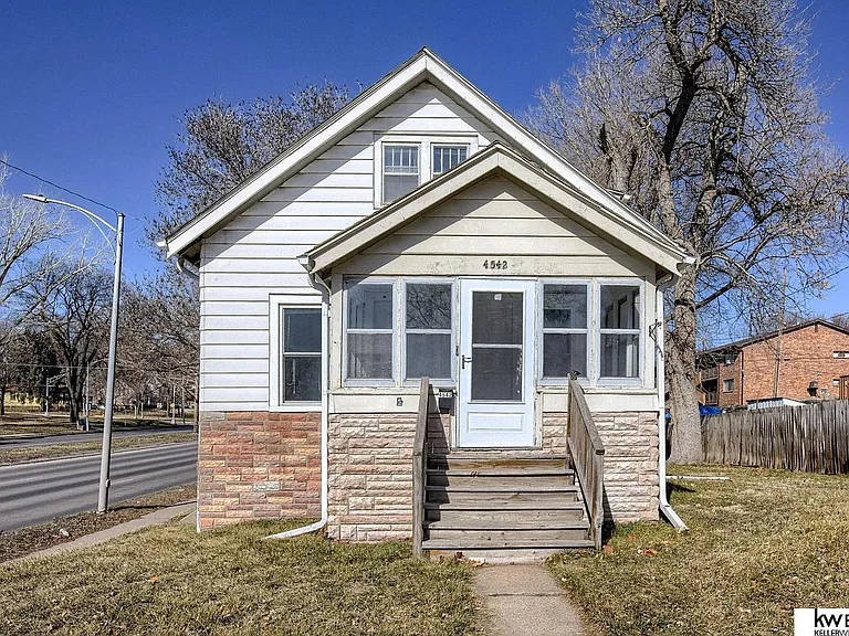 4542 Franklin St — Photo 1
