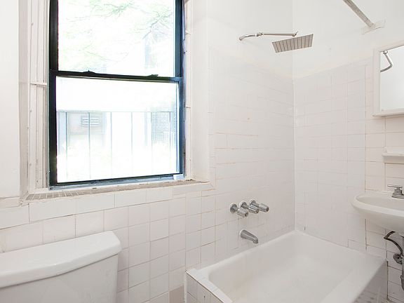 4th image of 240 E 2nd St APT D