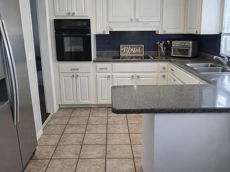 1517 Watrous Dr — Photo 6