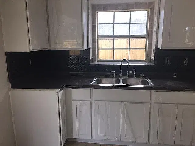 4 bed, 2.5 bath, 1919 sqft, $2,850 — Photo 2