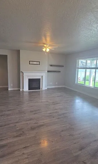 4725 Roark Dr — Photo 3