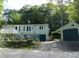 156 Mills Shore Dr, Hampstead, NH 03841