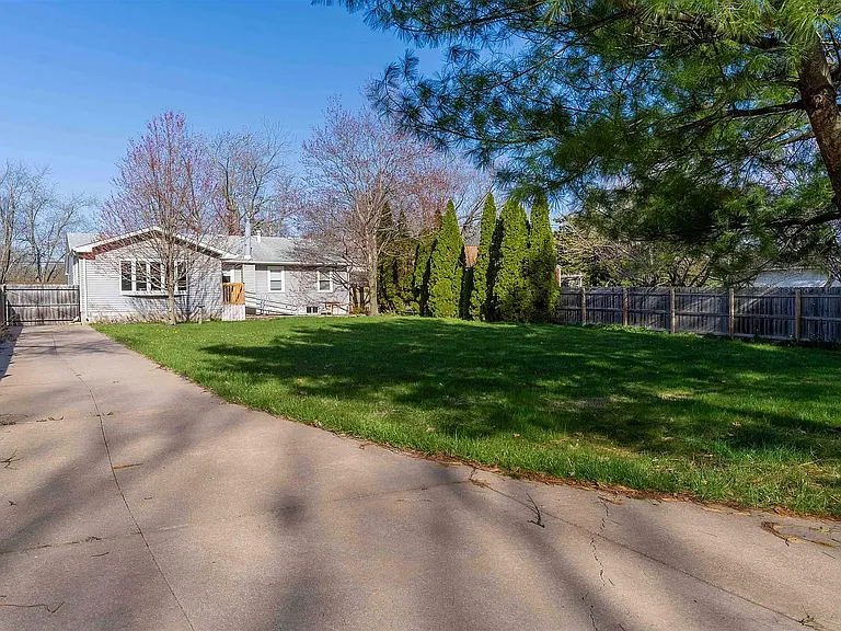 224 Baylor St — Photo 3