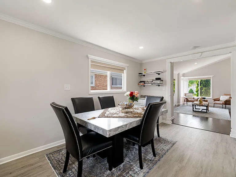 660 56th Pl — Photo 3