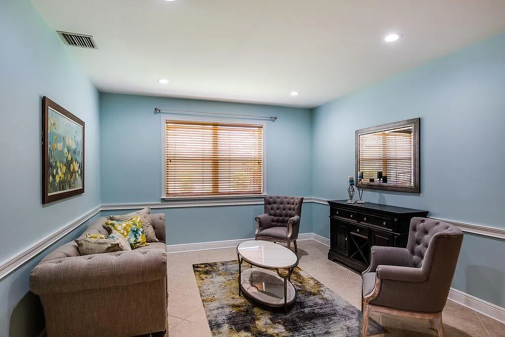 3 bed, 2.0 bath, 1992 sqft, $8,500 — Photo 4