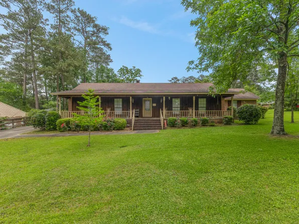 108 Pinecrest St, Collins, MS 39428