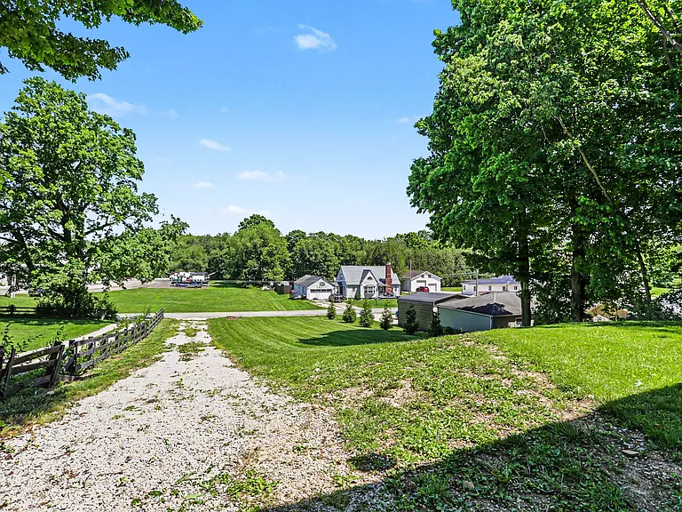 9030 Columbus Rd — Photo 32