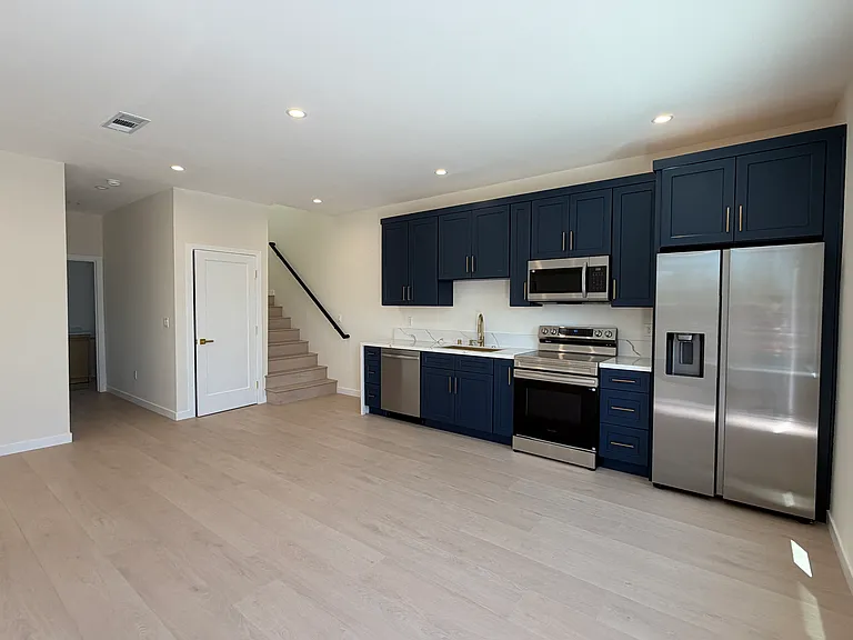 10834 Stagg St — Photo 2