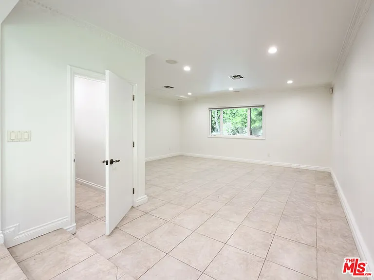 1094 Garden Ln — Photo 46