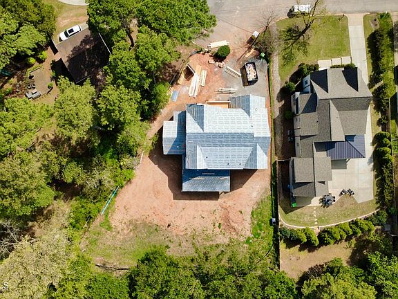 3rd image of 704 Coventry Ct