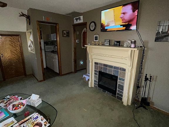 **TVs are NOT included!!! This television and the one in the bedroom pics both belong to the current tenant who lives here now. She will be taking them with her when she leaves.