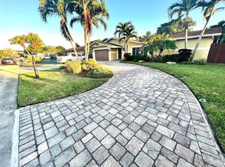 8644 N Sutton Dr, Miramar, FL 33025