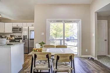 460 Dickens Dr — Photo 8