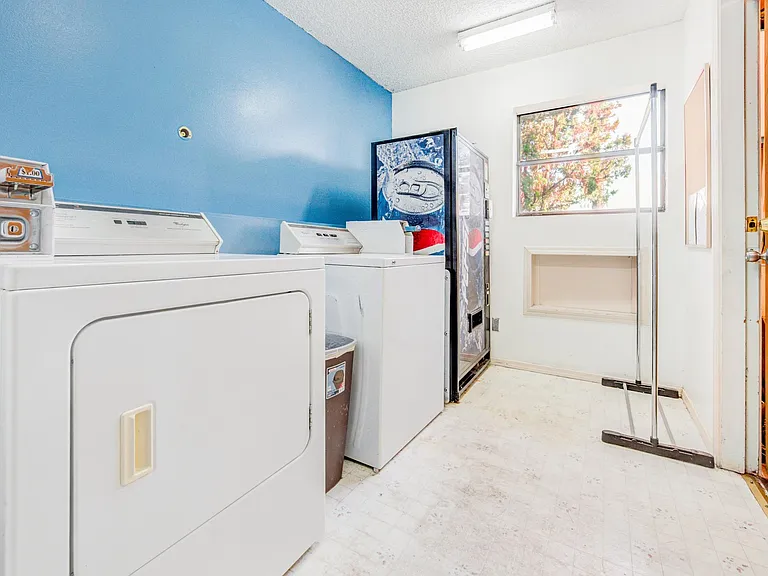 200 Hermosa Dr NE #203 — Photo 8