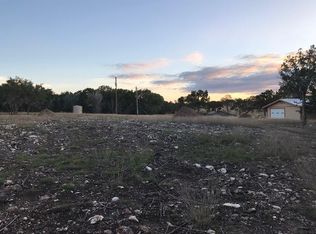 204 S Sierra Rd, Kerrville, TX 78028