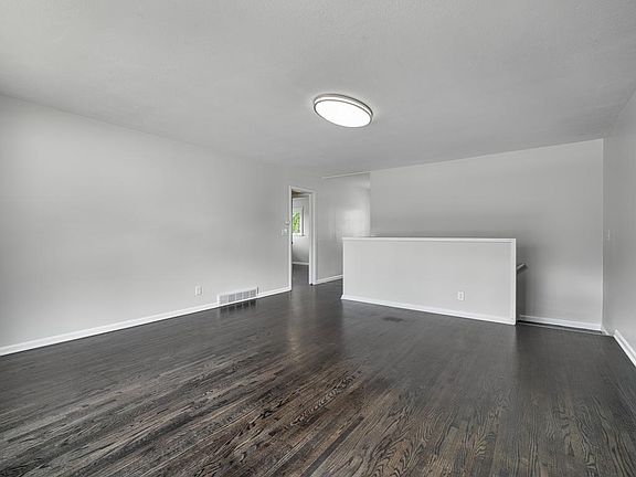5th image of 2059 Burns Ave