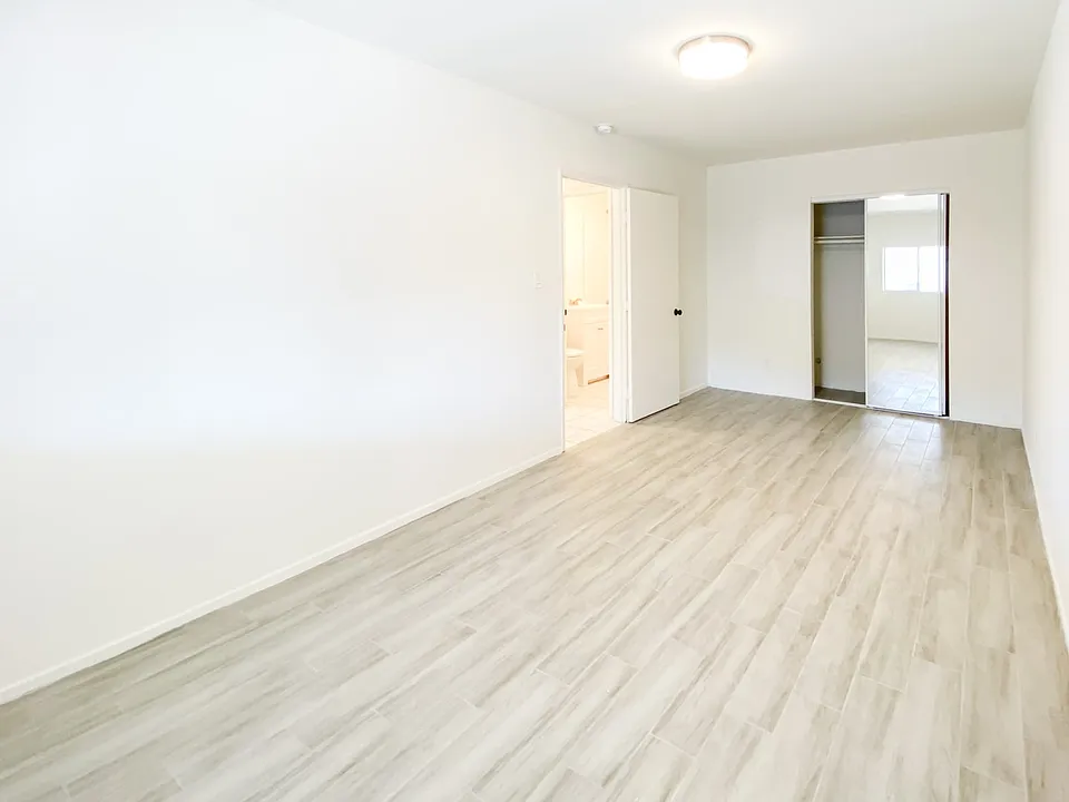 23648 S Main St #23648