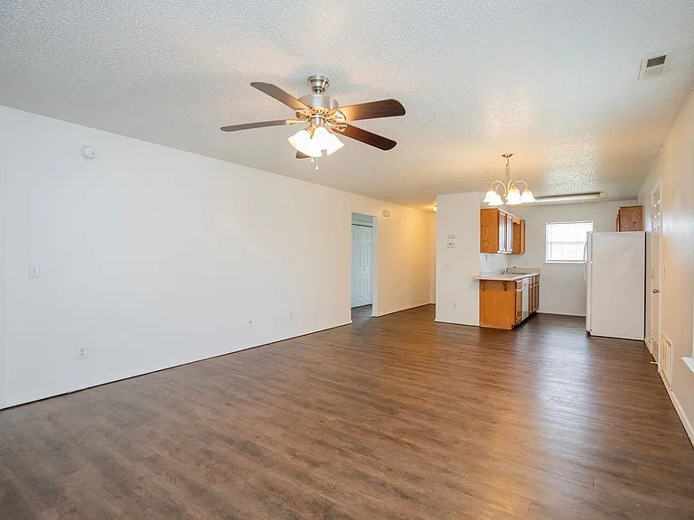 2509 Parkcrest Dr — Photo 6