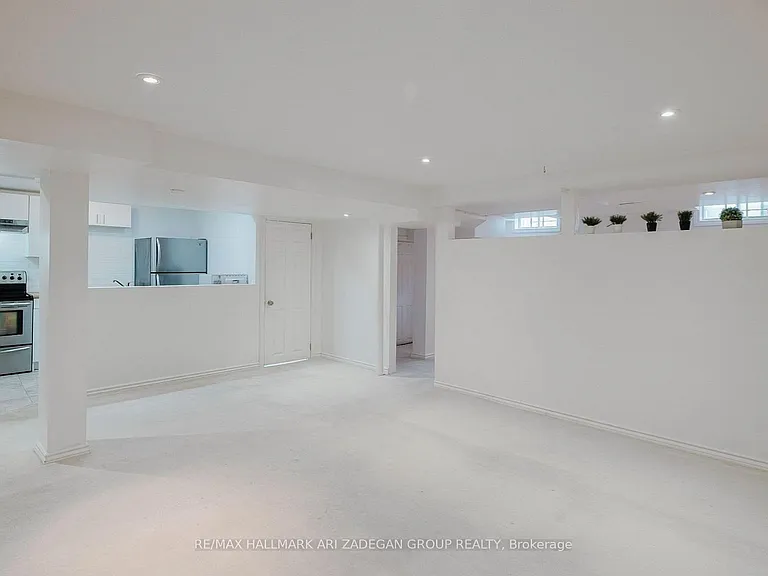 60 Carl Tennen St — Photo 33