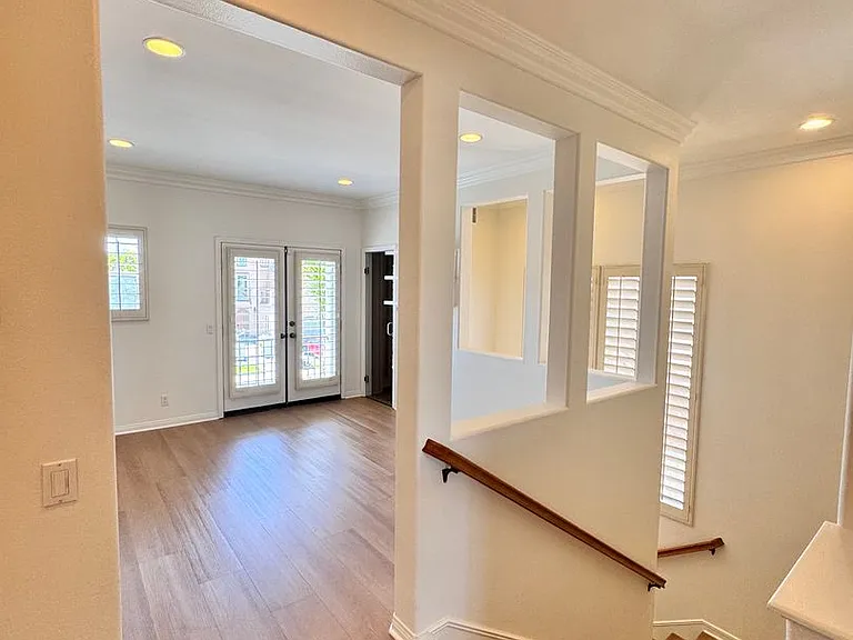 326 Manila Ave — Photo 22