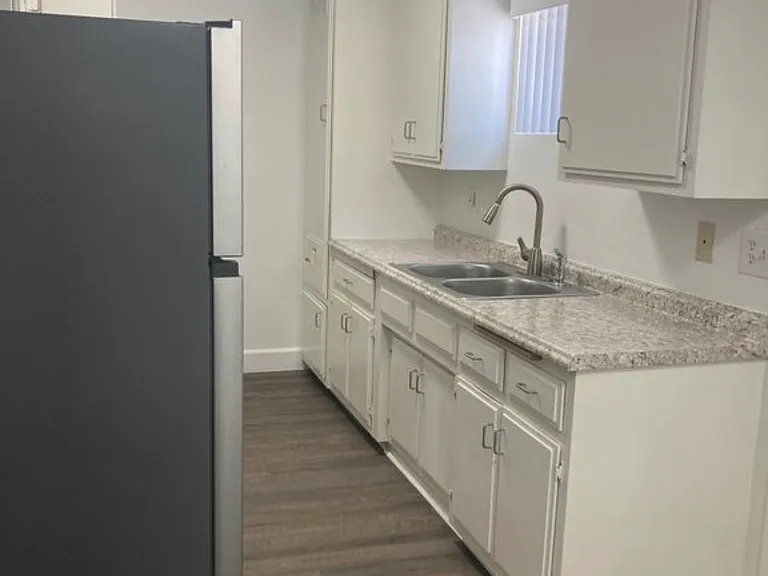 921 E Devonshire Ave #921 — Photo 2