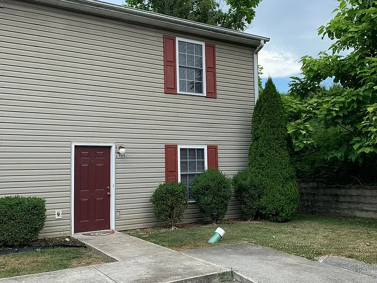 1105 College St — Photo 22