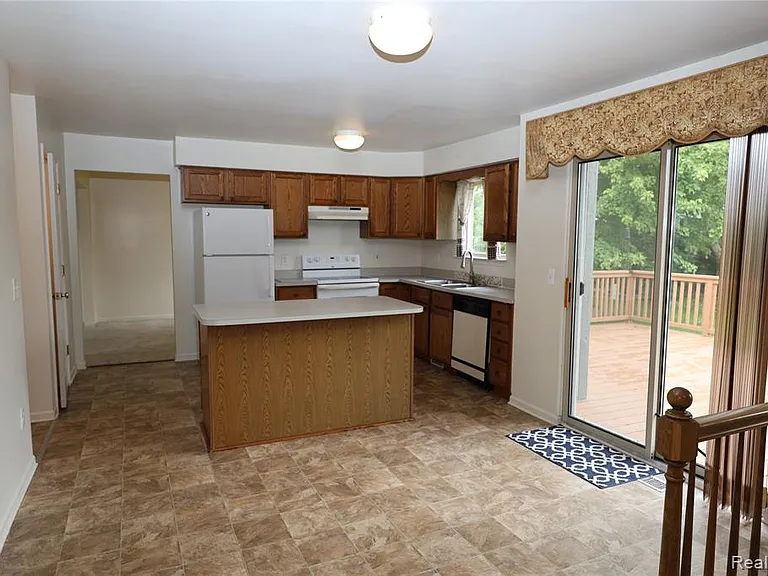 3361 Milcroft Ct — Photo 40
