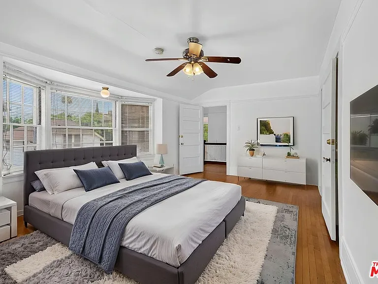 2215 W 21st St — Photo 35