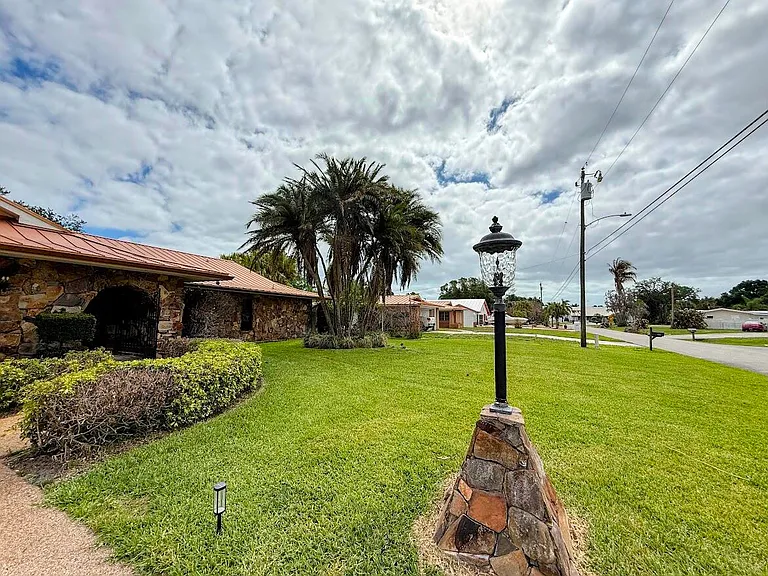 465 SE Naranja Ave — Photo 5