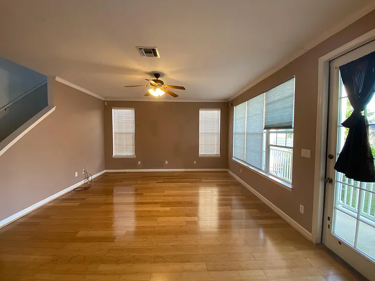 2549 Twain Dr — Photo 5