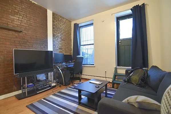 Rented by Ledvech Group | media 3