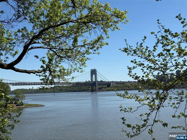 1375 River Rd APT 1K, Edgewater, NJ 07020