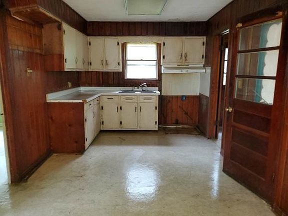 4th image of 185 Wortham St