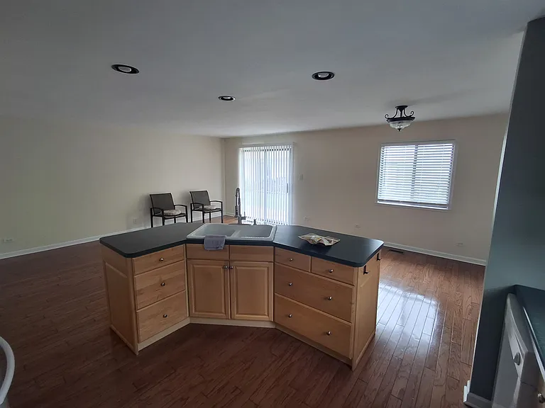 1096 Woonsocket Ct — Photo 5