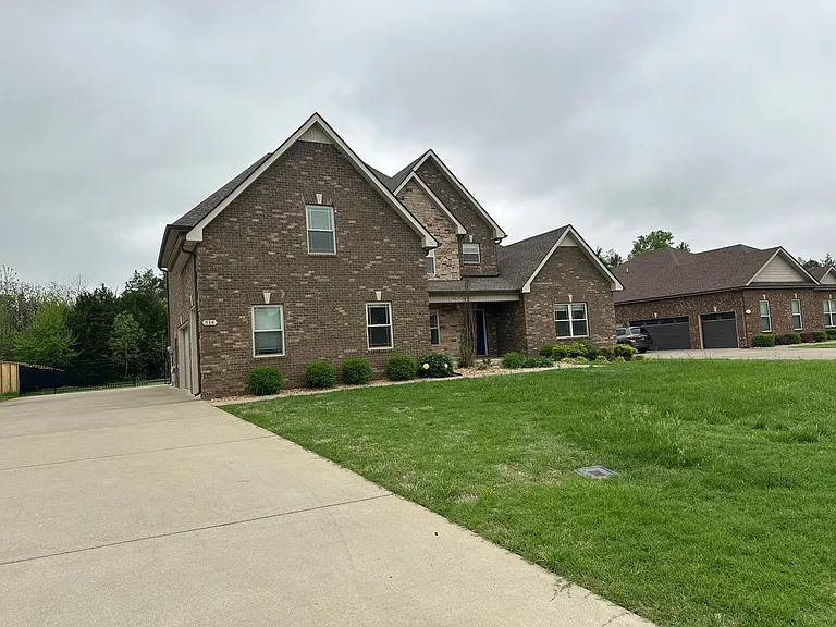 514 Sapphire Dr — Photo 2