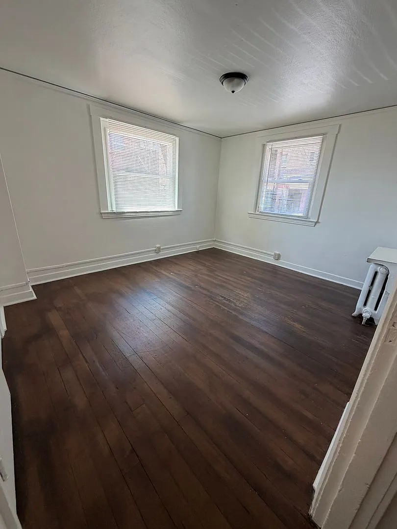 Downstairs Studio Apartment - White Pine Apartments — Photo 1