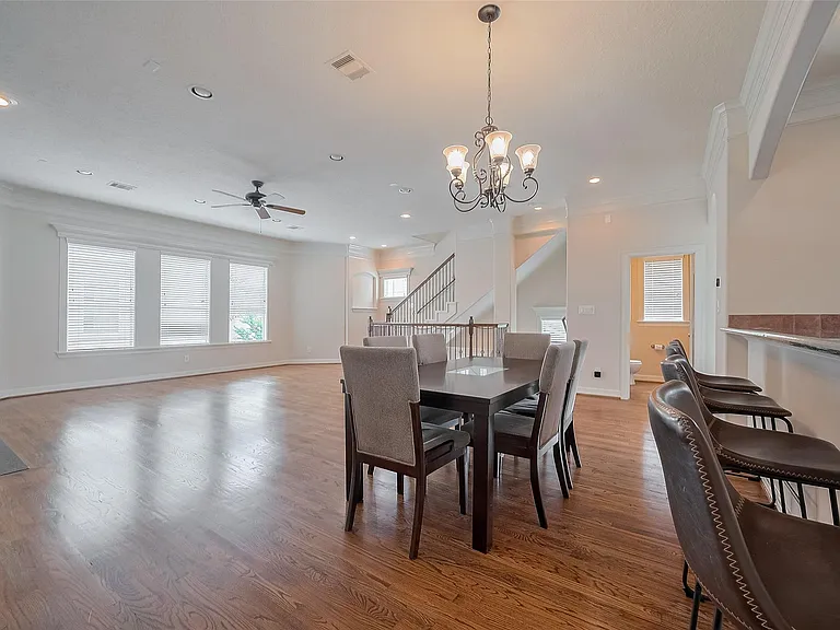 1419 Thompson St — Photo 11