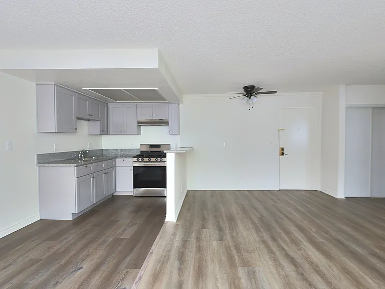 2928 Leeward Ave — Photo 18